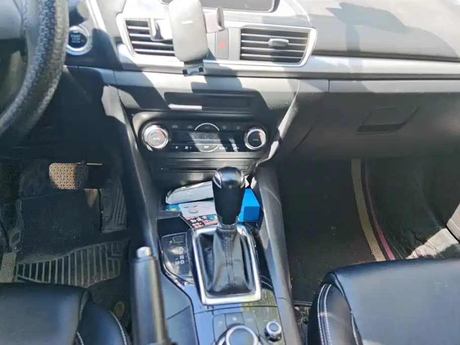 Mazda 3 Axela — миниатюра 16