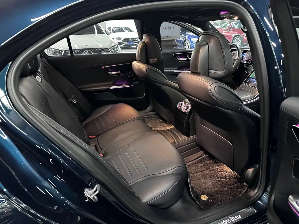 Mercedes-Benz C-Class — миниатюра 11