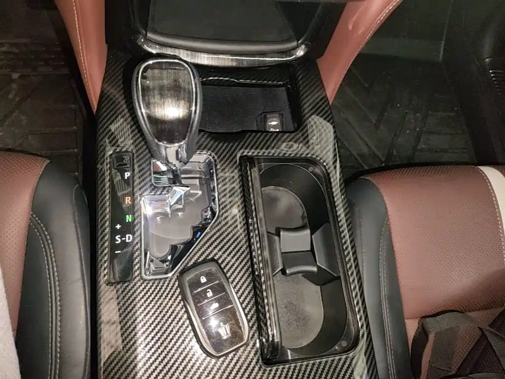 Toyota Crown — миниатюра 14