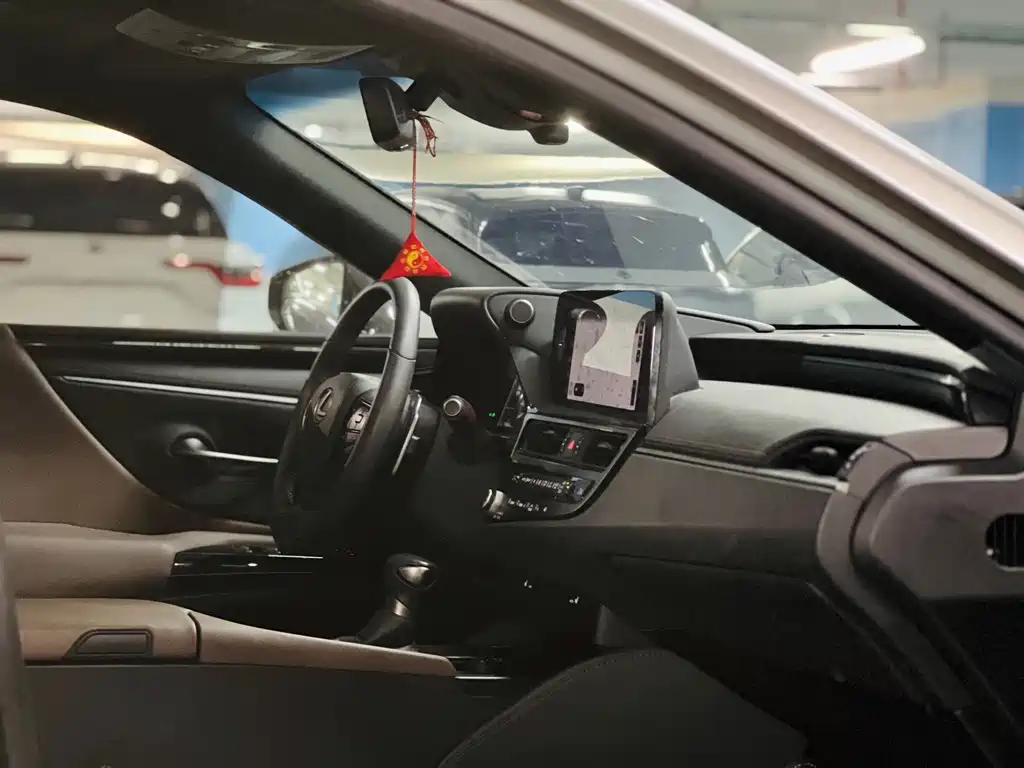 Lexus ES — миниатюра 8