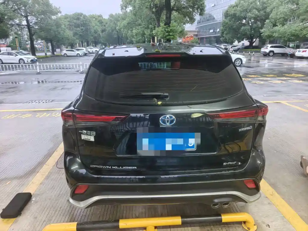 Toyota Crown Kluger — миниатюра 6