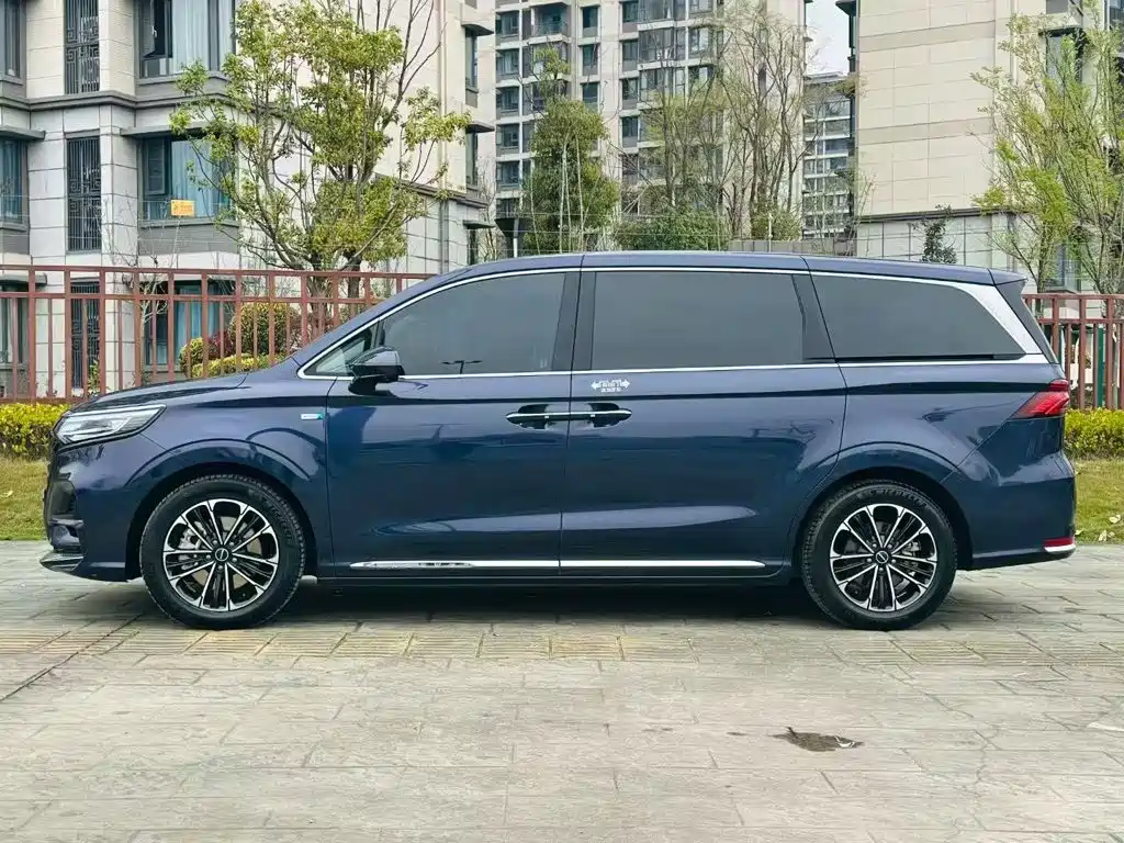 Roewe iMAX8 — миниатюра 2