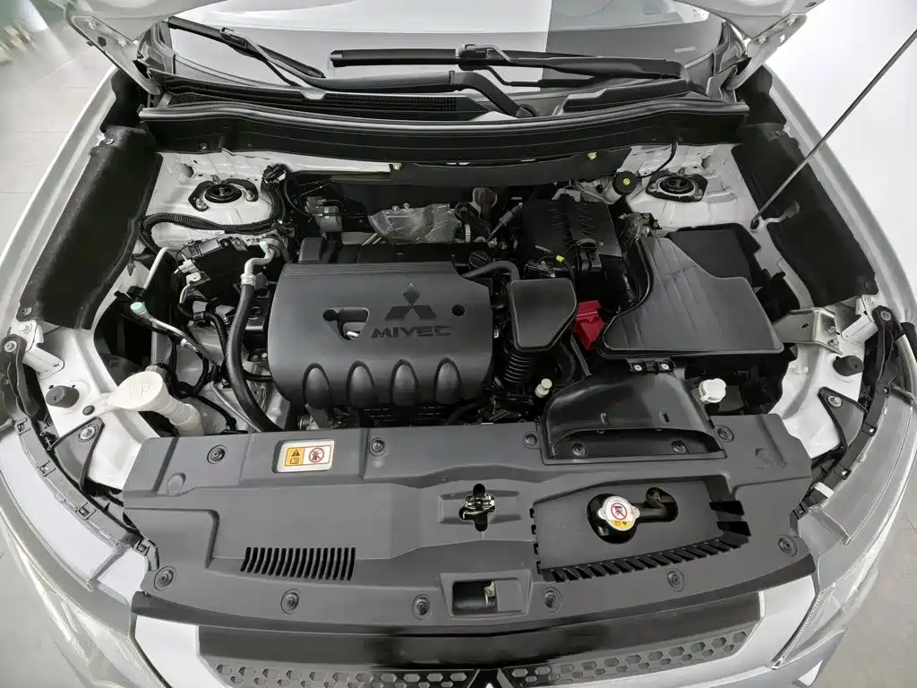 Mitsubishi Outlander — миниатюра 6