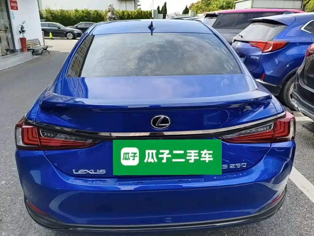 Lexus ES — миниатюра 6