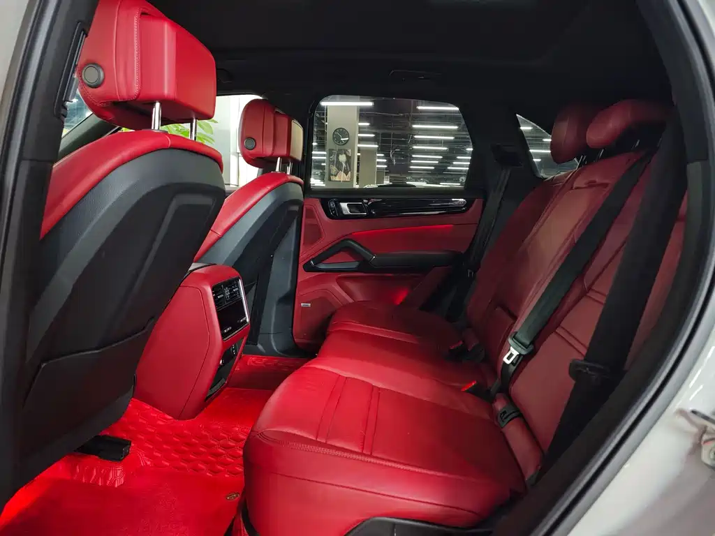 Porsche Cayenne — миниатюра 10