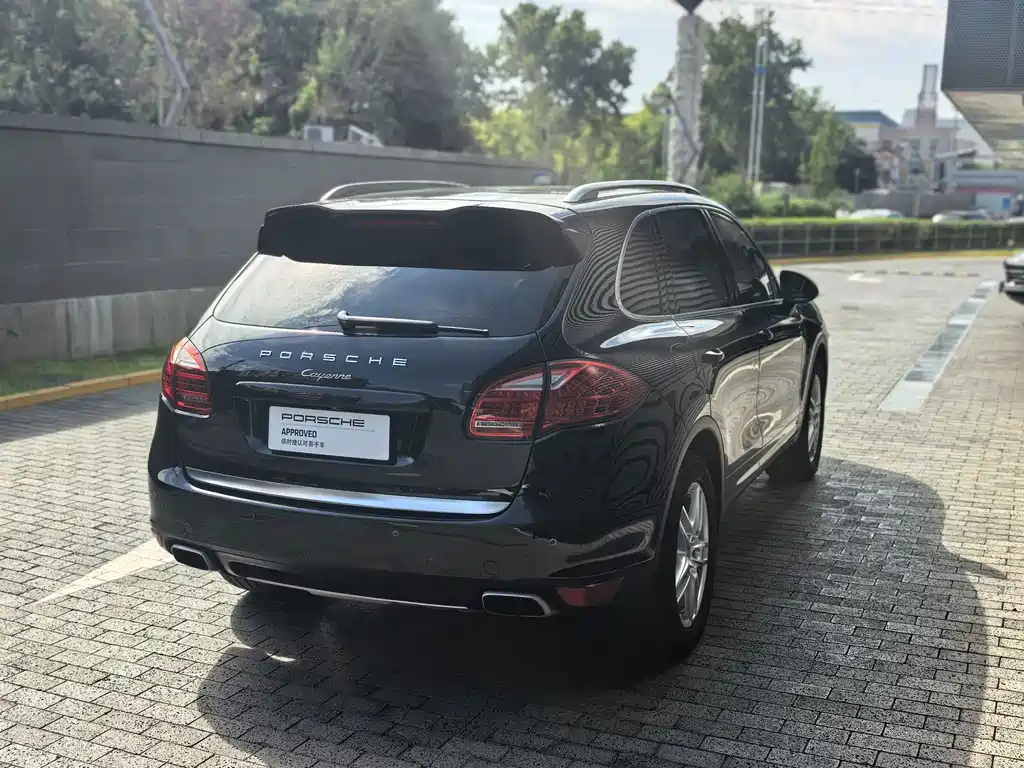 Porsche Cayenne — миниатюра 13