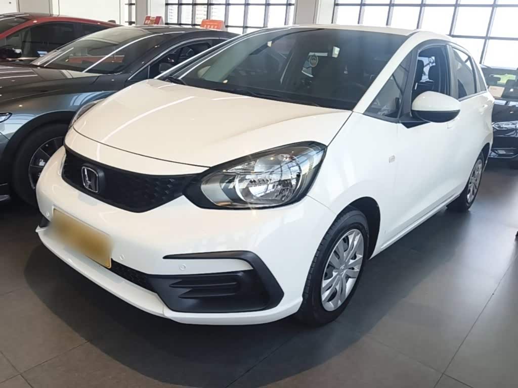 Honda Fit 1.5 л 2023 г. Белый, пробег 18600 км