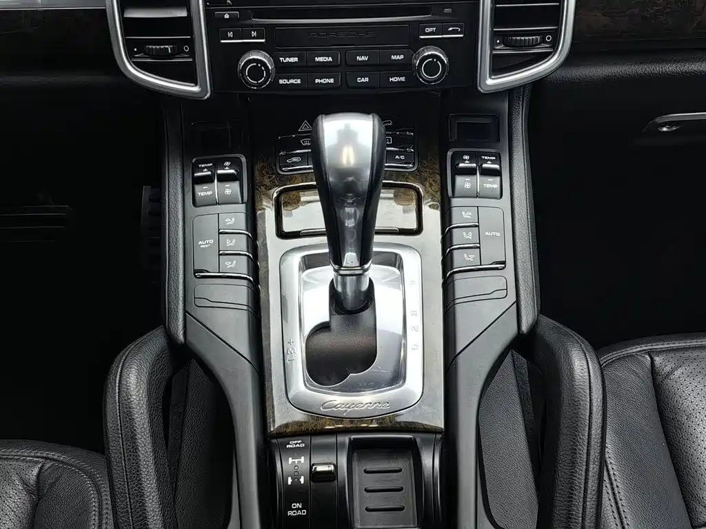 Porsche Cayenne — миниатюра 14