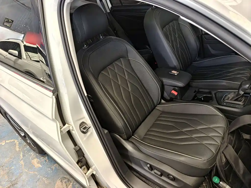 Volkswagen Tiguan L — миниатюра 25