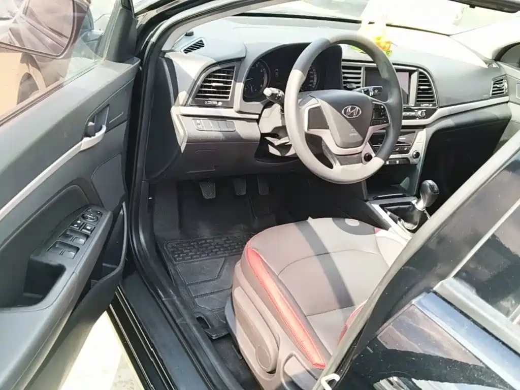 Hyundai Elantra — миниатюра 16