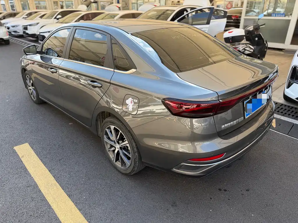 Geely Emgrand — миниатюра 11