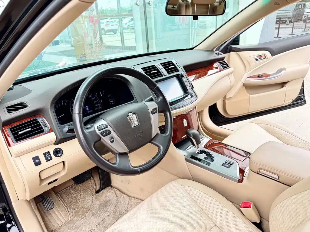 Toyota Crown — миниатюра 10