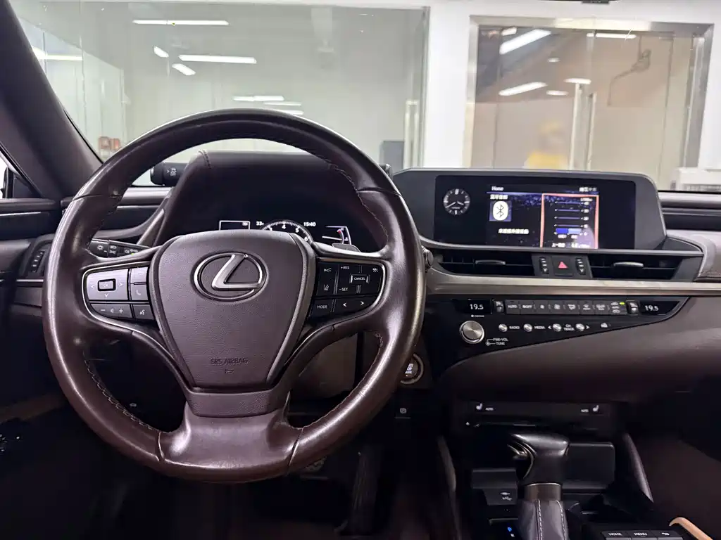 Lexus ES — миниатюра 17