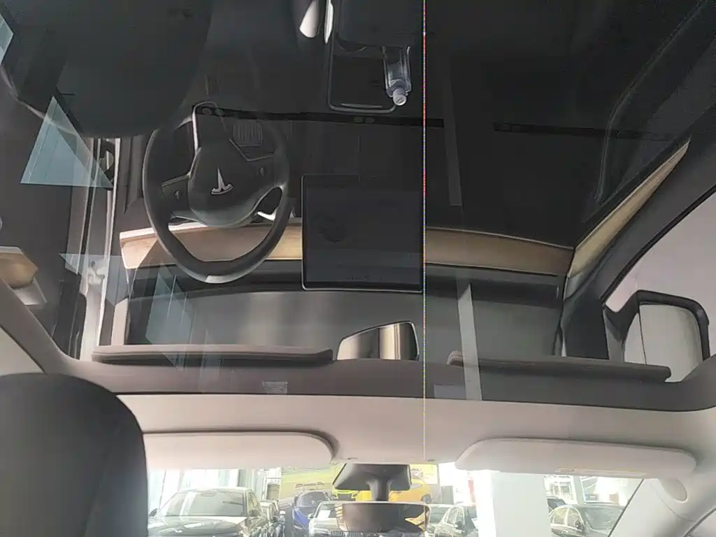 Tesla Model Y — миниатюра 18