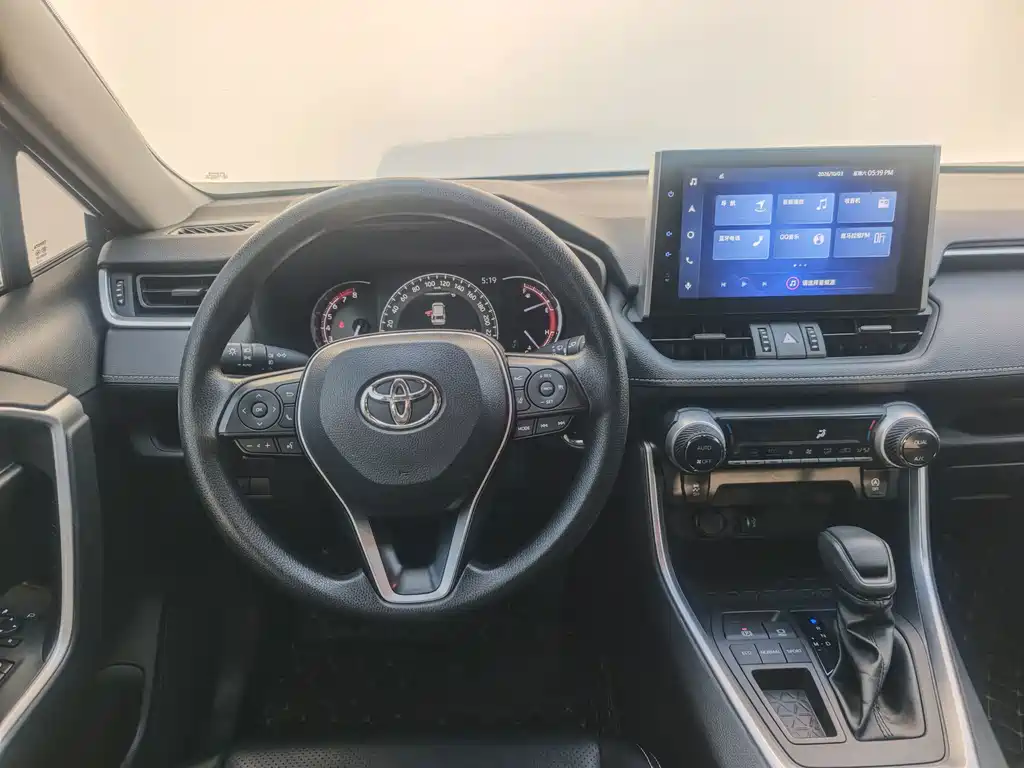 Toyota RAV4 — миниатюра 11