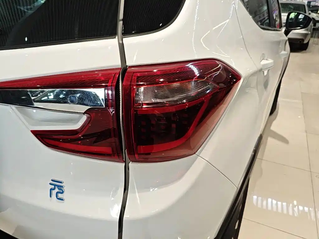 BYD Yuan EV — миниатюра 8