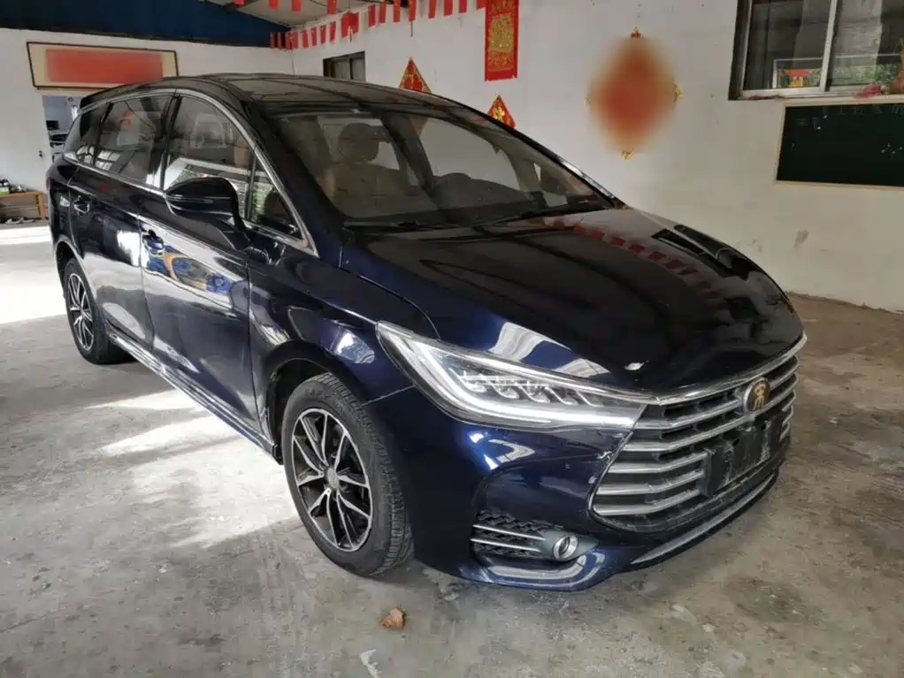BYD MAX — миниатюра 4