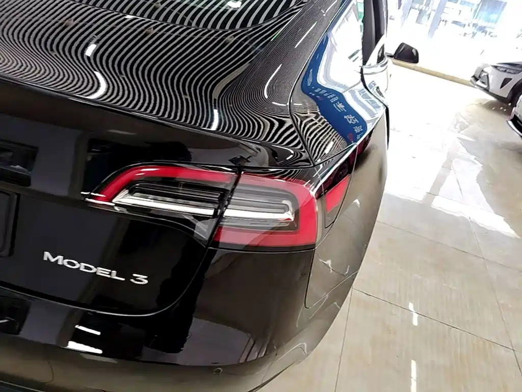 Tesla Model 3 — миниатюра 8