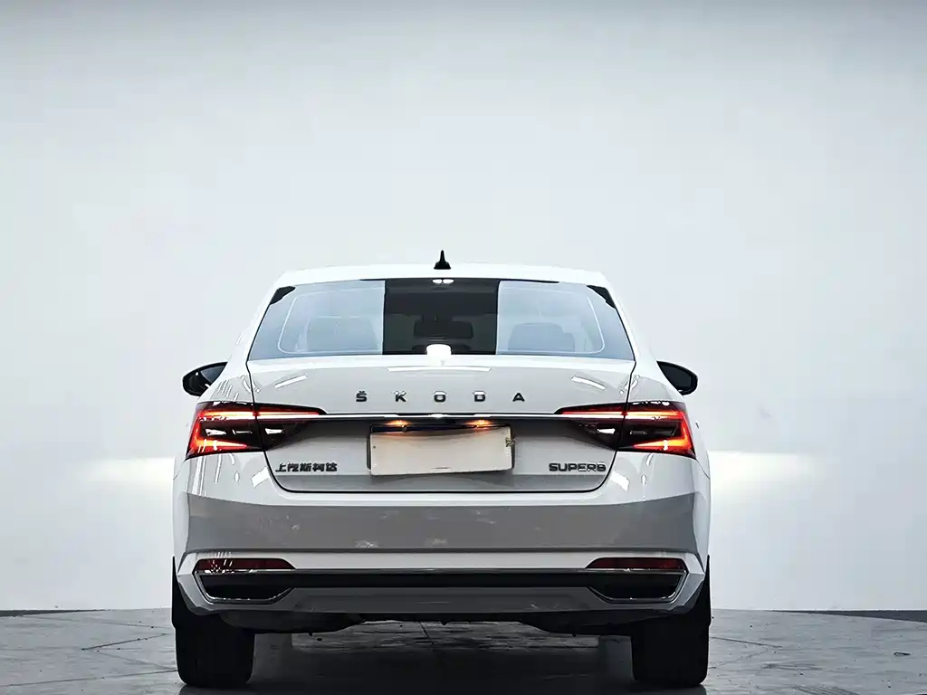 Skoda Superb — миниатюра 7