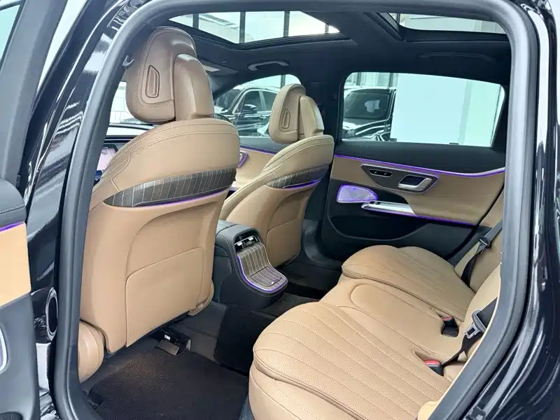 Mercedes-Benz E-Class — миниатюра 7