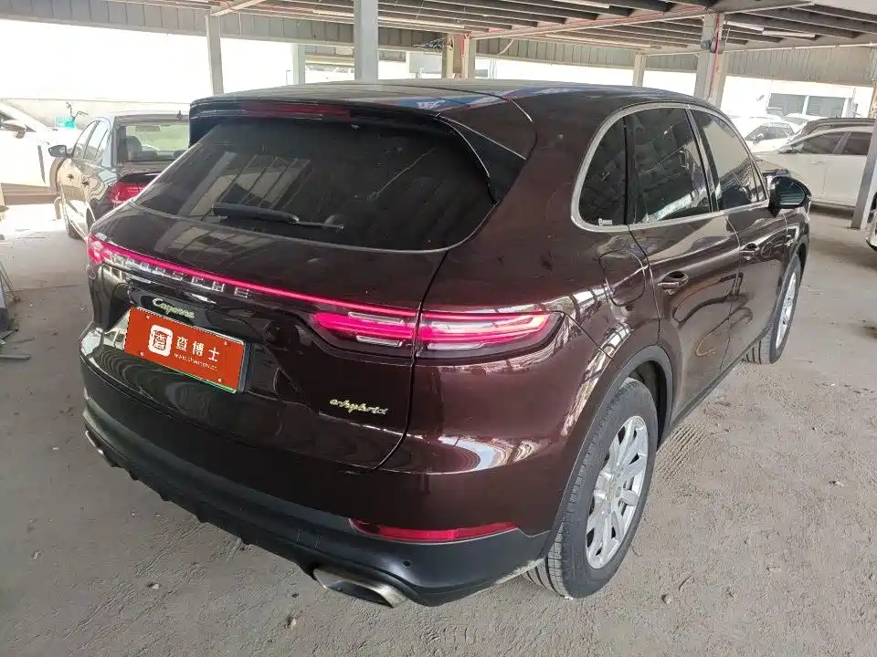 Porsche Cayenne Hybrid — миниатюра 14