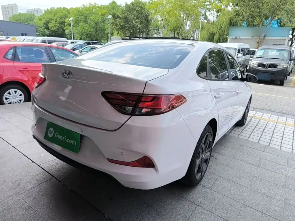 Hyundai Elantra — миниатюра 7