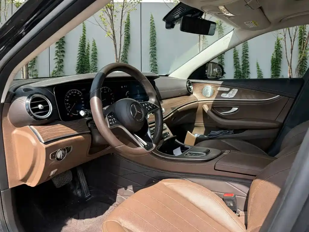 Mercedes-Benz E-Class — миниатюра 2