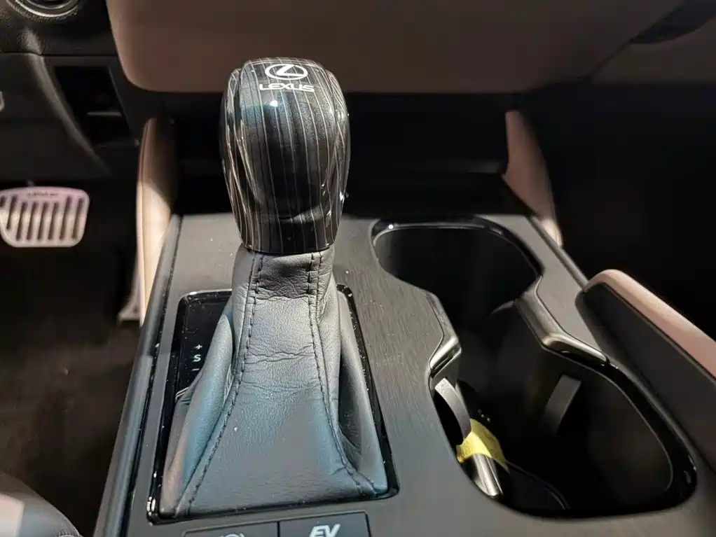 Lexus ES — миниатюра 9