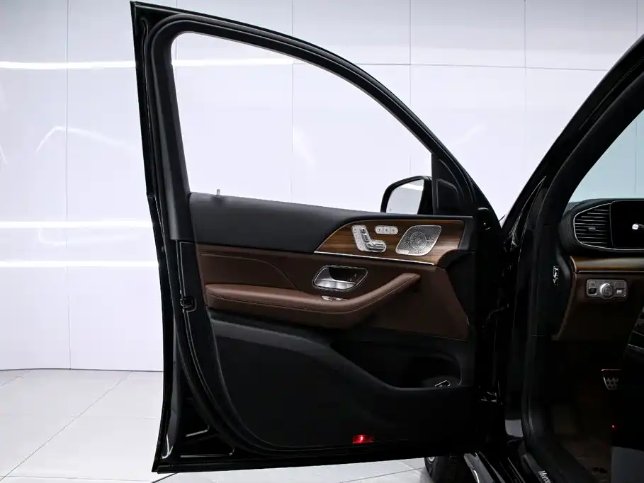 Mercedes-Benz GLS — миниатюра 14