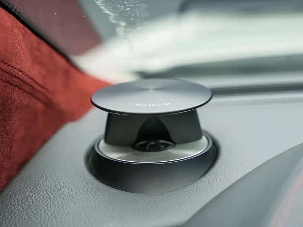 Aston Martin Rapide — миниатюра 17