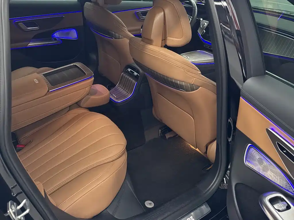 Mercedes-Benz E-Class — миниатюра 11