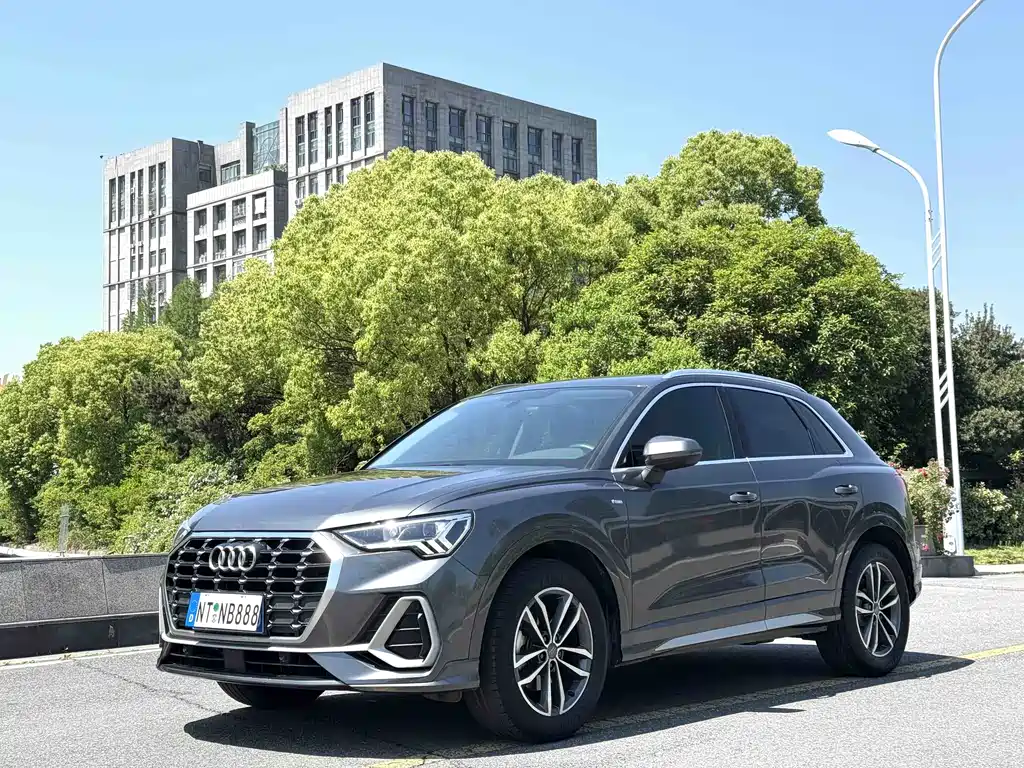 Купить Audi Q3
