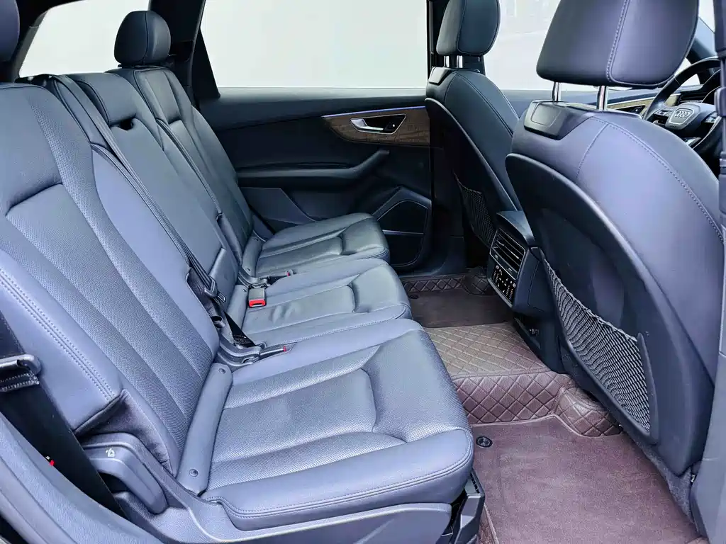 Audi Q7 — миниатюра 11