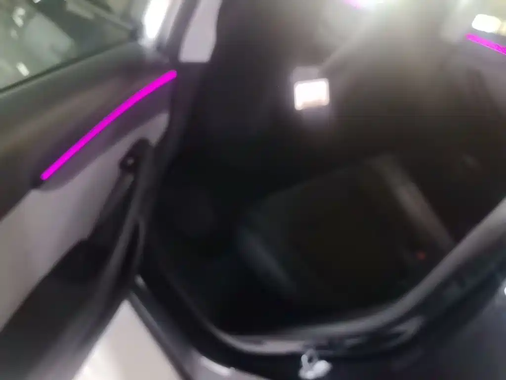 Tesla Model Y — миниатюра 17