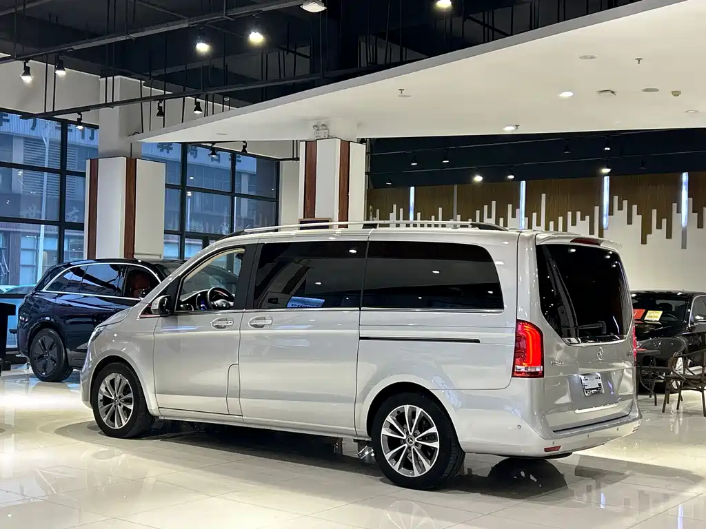 Mercedes-Benz V-Class — миниатюра 28