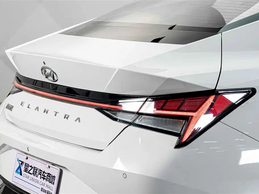 Hyundai Elantra — миниатюра 8