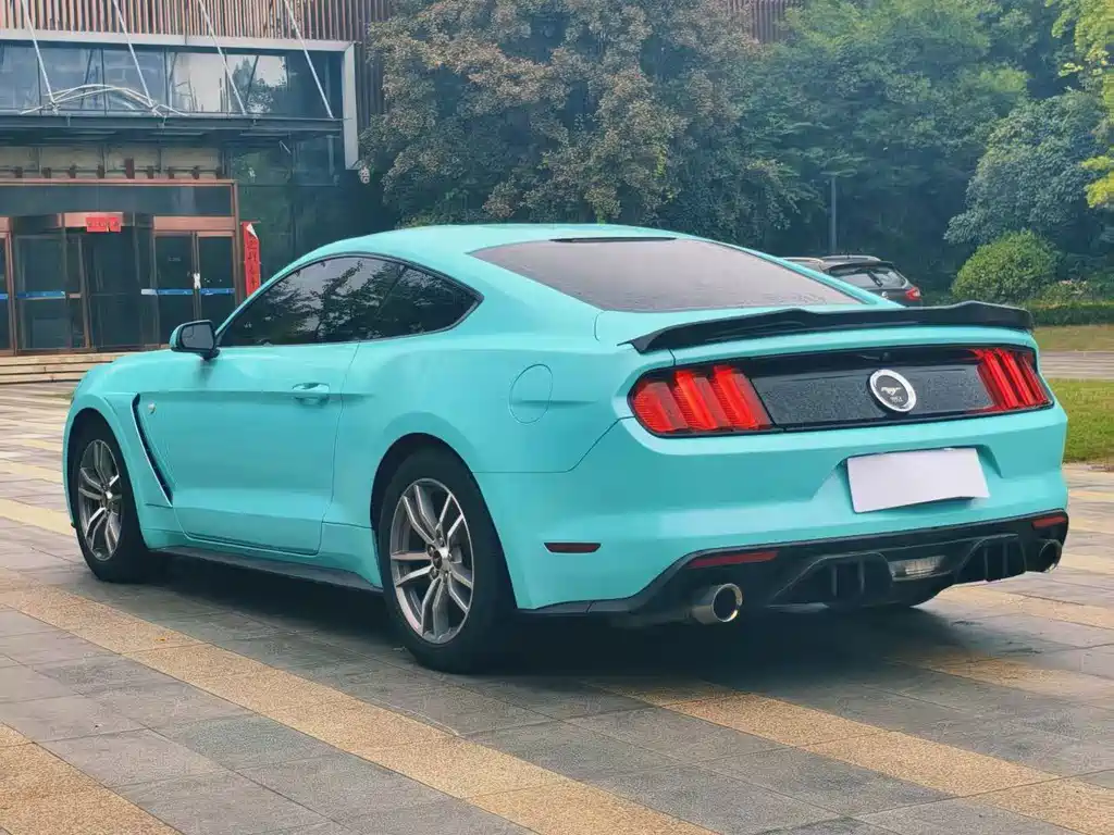 Ford Mustang — миниатюра 8