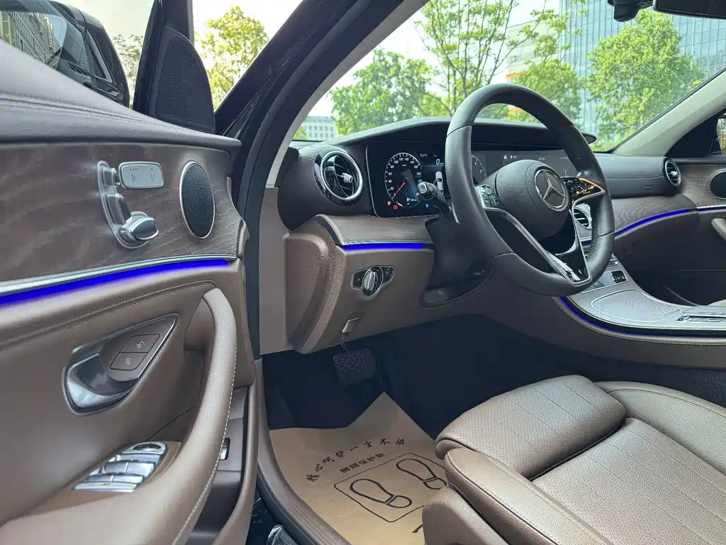 Mercedes-Benz E-Class — миниатюра 6