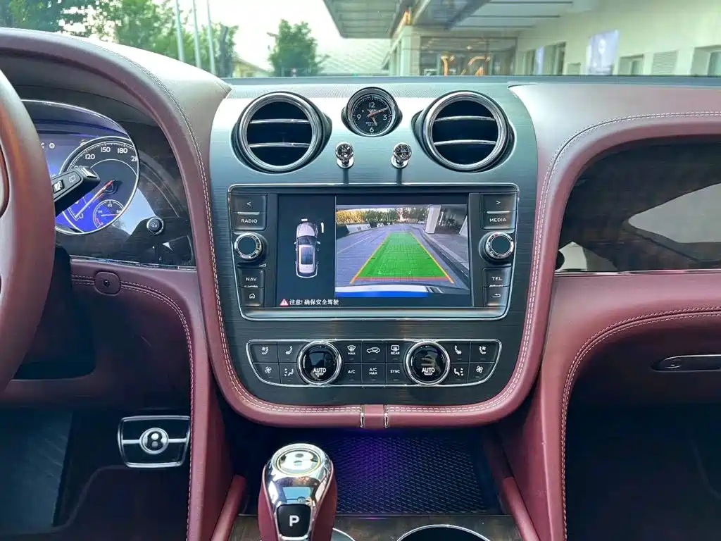 Bentley Bentayga — миниатюра 8