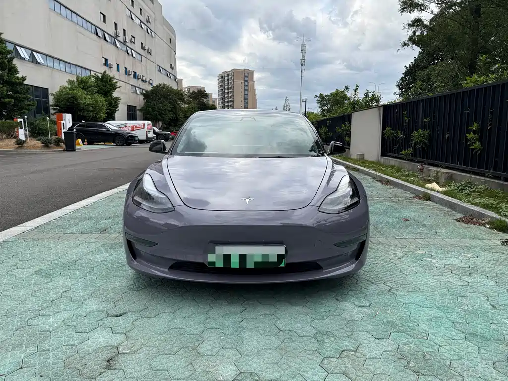 Tesla Model 3 — миниатюра 2