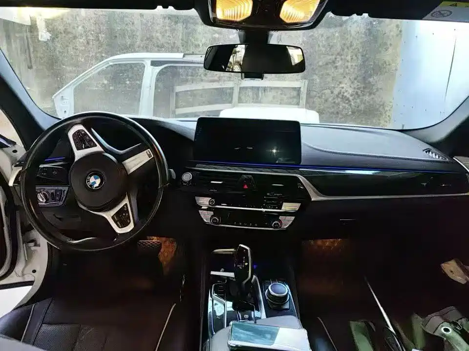 BMW 5 Series — миниатюра 3