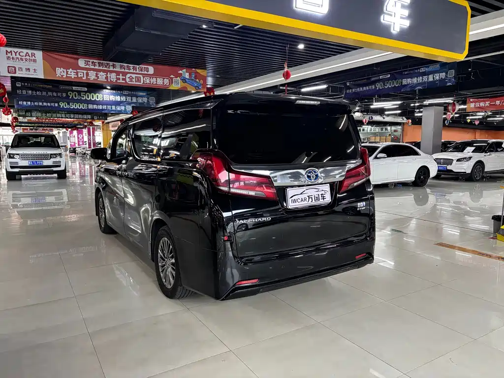 Toyota Alphard — миниатюра 8