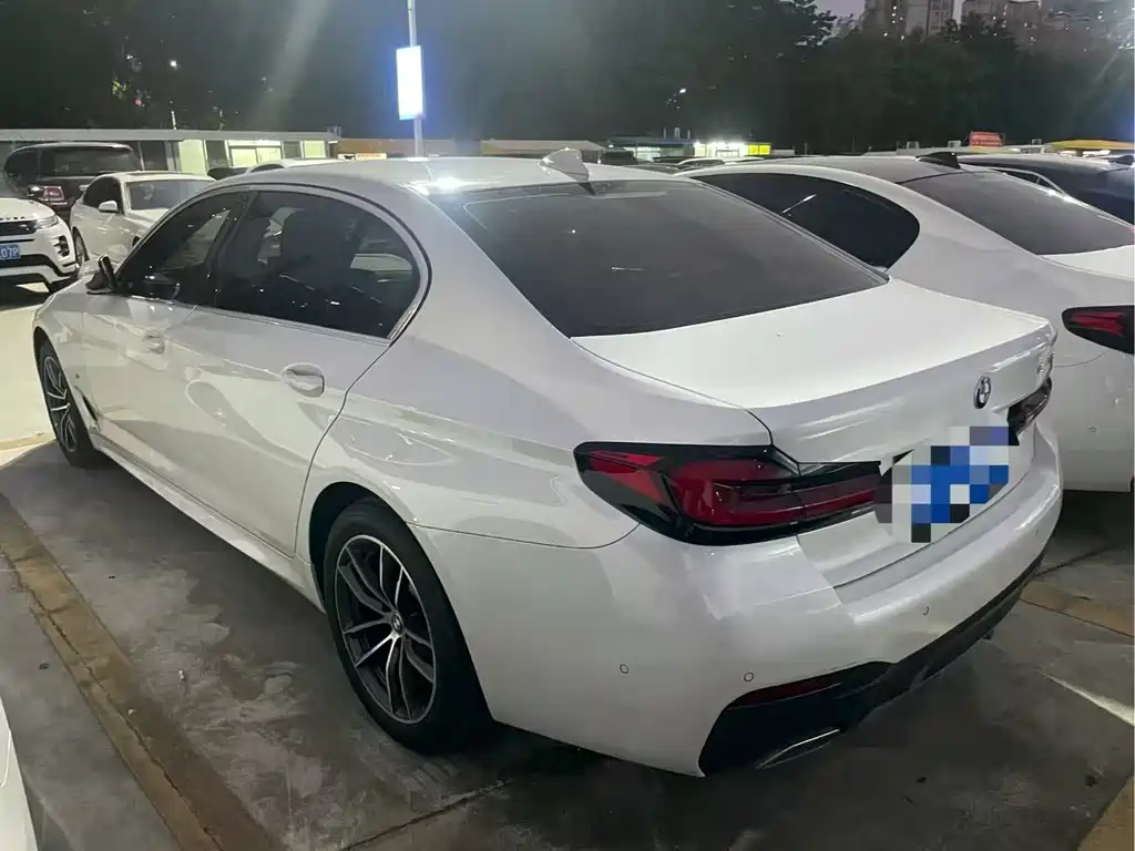BMW 5 Series — миниатюра 6