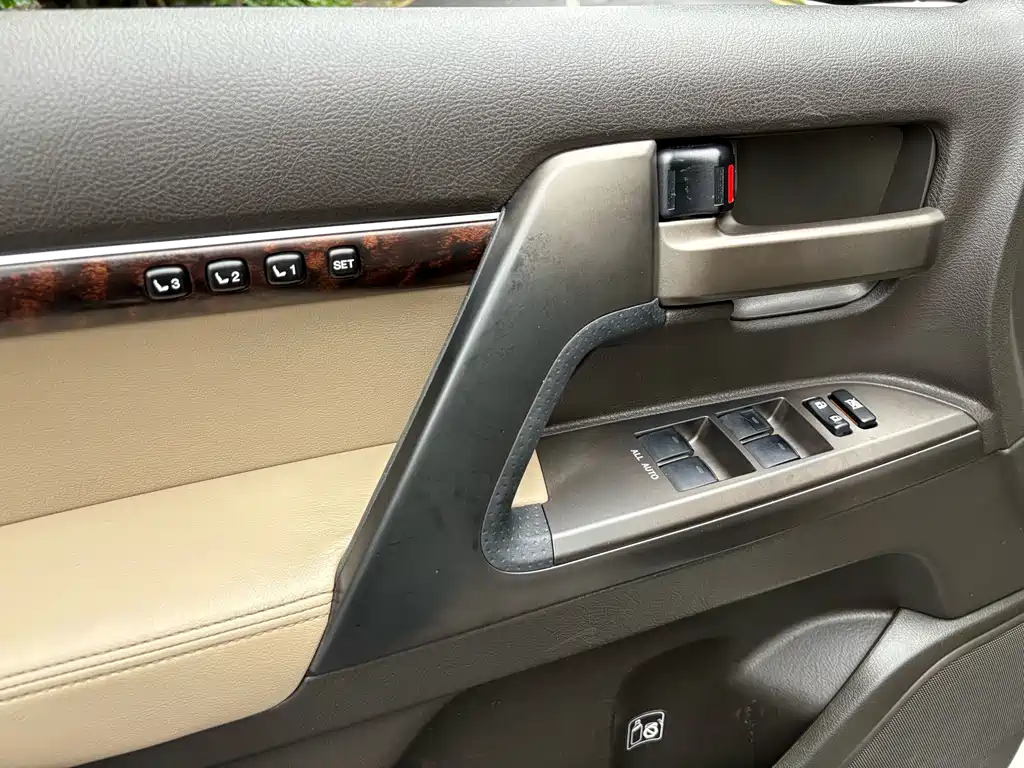 Toyota Land Cruiser — миниатюра 6