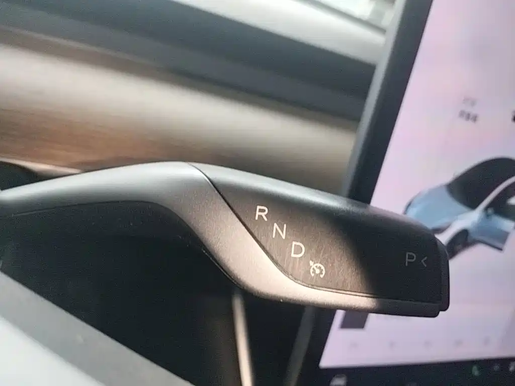 Tesla Model 3 — миниатюра 14