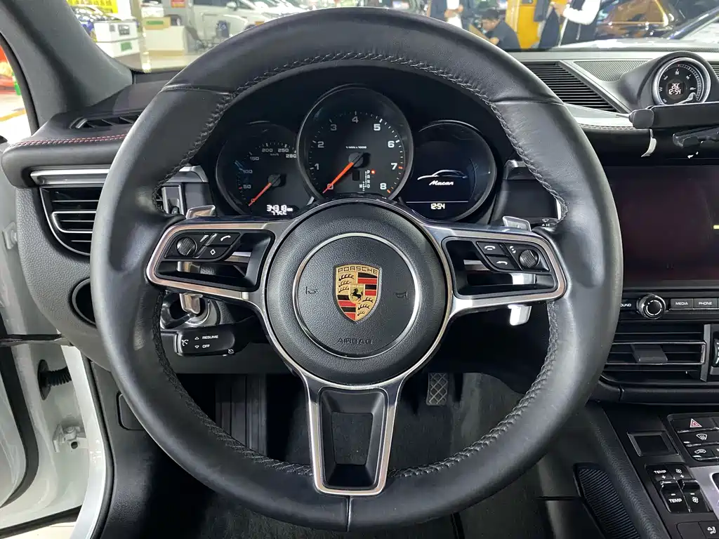 Porsche Macan — миниатюра 8