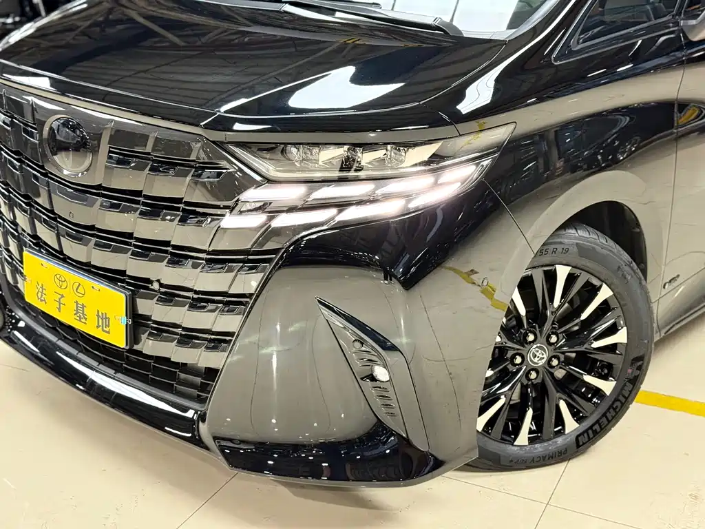 Toyota Alphard — миниатюра 5