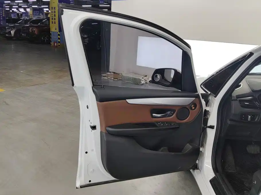 BMW 2 Series Active Tourer — миниатюра 7