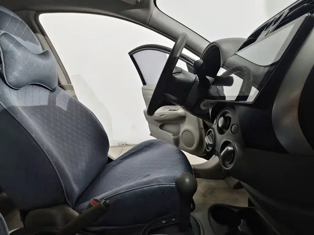 Nissan Sunny — миниатюра 14