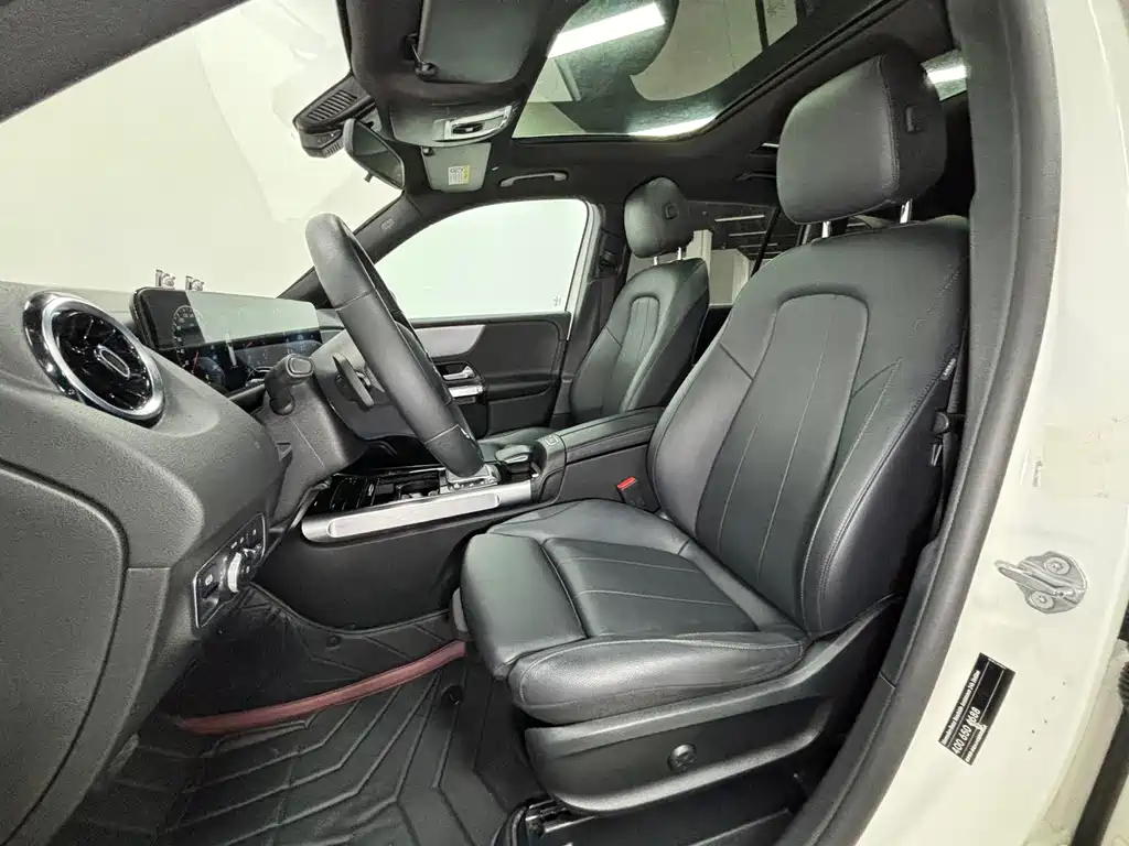Mercedes-Benz GLB — миниатюра 8